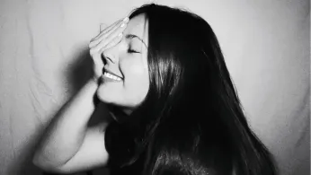 Gigi Perez: Queer Storytelling That’s Reshaping Pop’s Emotional Core
