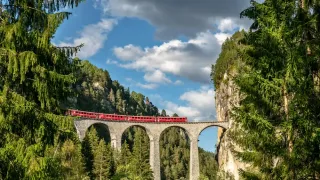 From Colorado to Kyoto: The Best Fall Train Rides Around the World