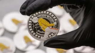 New Coin Honors Freddie Mercury and His 4-Cctave Range